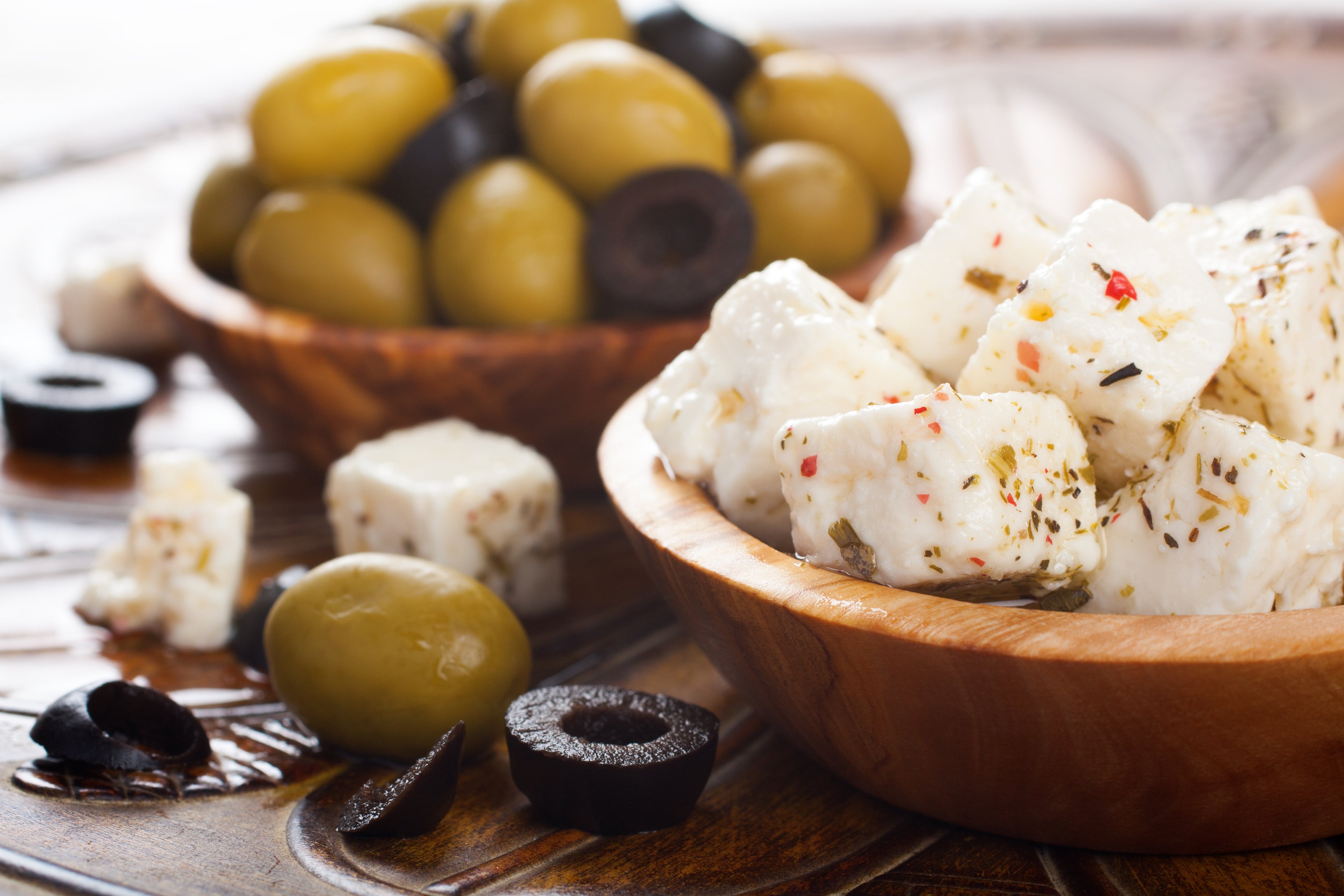 Adelaida Queso Fresco Prensado con Aceitunas Verdes